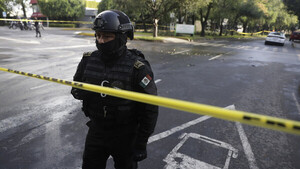 Asesinan a balazos a una mujer y a su hijo, de 14 años, durante un asalto en México