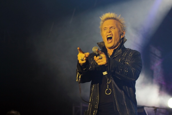 Billy Idol tocó por primera vez en Paraguay en un concierto íntimo con fans de todas las edades - Te Cuento Paraguay