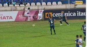 Crónica / [VIDEO] ¡Pum! El blooper de dos peloteros del "12" por buscar una pelota