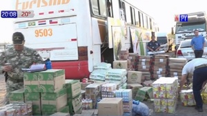 Requisan dos toneladas de producto de contrabando de bus | Noticias Paraguay