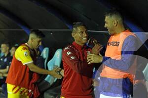 Crónica / El saludo entre dos grandes de nuestro fútbol