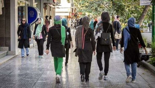 Exigen a Irán acabar con la violencia contra mujeres por el velo - ADN Digital