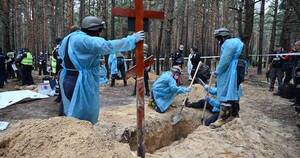La Nación / Cuerpos exhumados en Izium mostraban muertes violentas