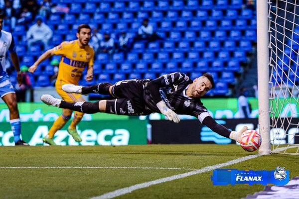 Con un gran Antony Silva, Puebla vence a Tigres y rompe racha de 12 partidos sin ganar en México