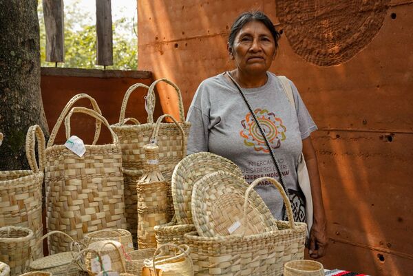 INDI organiza feria de artesanía indígena ancestral