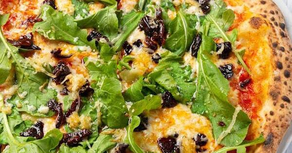La Nación / Ragusa Pizzería: El sabor irresistible de una pizza recién horneada