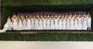 La Nación / Más de 100 señoritas brillaron en la fiesta de debut del Centenario