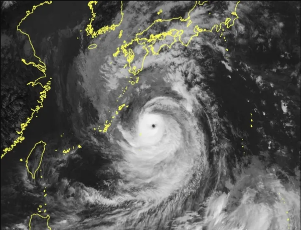 Dos millones de personas en alerta en Japón ante la llegada de un peligroso tifón - .::Agencia IP::.