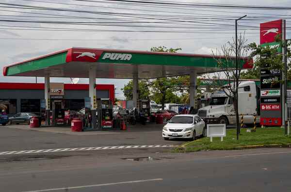 El precio del galón de gasolina sigue sobre cinco dólares en Nicaragua - MarketData