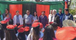 La Nación / Acevedo y Querey reciben fuertes críticas en redes por colores alusivos al EPP en un acto