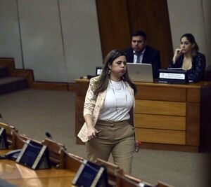 Kattya González  afirma que continúa en la concertación, pero dice que el PLRA “asfixia” - Política - ABC Color