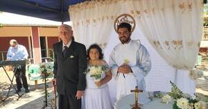 La Nación / Toribio y Cristina: amor nacido en un hogar de ancianos celebró emotiva boda