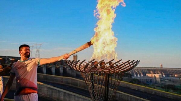 La llama sigue iluminando varias ciudades del país