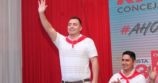 La Nación / Precandidato de Fuerza Republicana usa institución para hacer campaña, denuncian