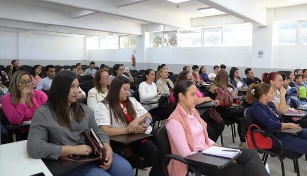 Taller sobre “marketing político” en Luque •