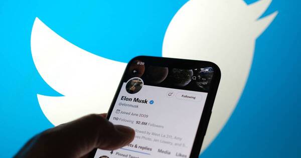 La Nación / Accionistas de Twitter respaldan compra de Elon Musk