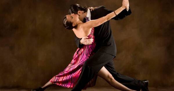 La Nación / Zapatos de tango, un fetiche para bailarinas argentinas