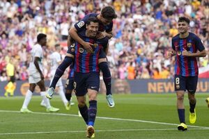 Lewandowski aporta otro doblete y Barcelona se pone líder en España - Fútbol Internacional - ABC Color