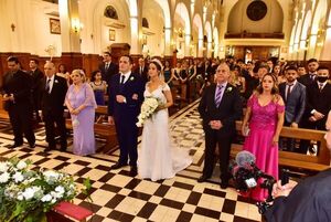 Boda de Aizhar Andrea Ferreira Cuevas y José Guillermo Trovato Fleitas  - Sociales - ABC Color