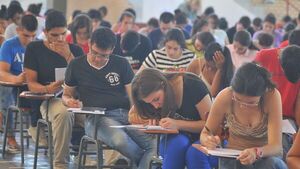 El Estado gastará más en partidos políticos que en becas en el 2023