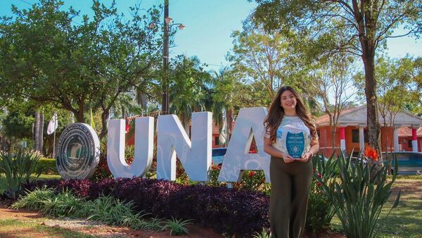 Investigación de bióloga paraguaya es premiada en jornada científica