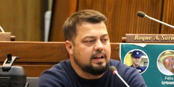 (VIDEO) ¡Qué pelada! Escrachan a diputado en pleno discurso politiquero: “Ni geniolito no tenemos”
