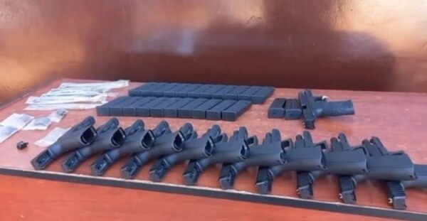 Detienen a un policía que transportaba doce pistolas - Noticiero Paraguay
