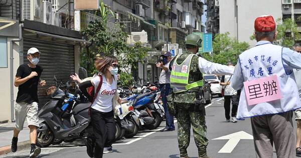 La Nación / Veintisiete personas fallecieron en un accidente de bus en China