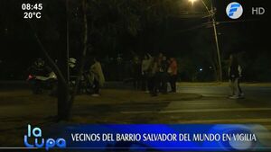Vecinos realizan vigilia para evitar cierre de Madame Lynch