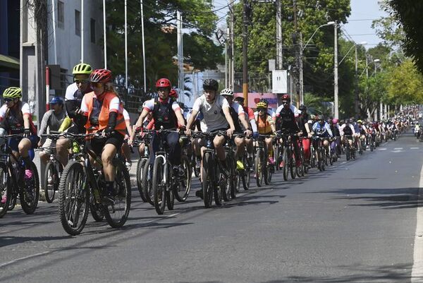 Día Mundial Sin Auto convocó a cientos de ciclistas - Nacionales - ABC Color