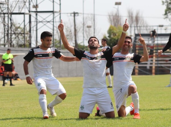 Solo triunfos en la mañana del domingo en la Primera B - APF