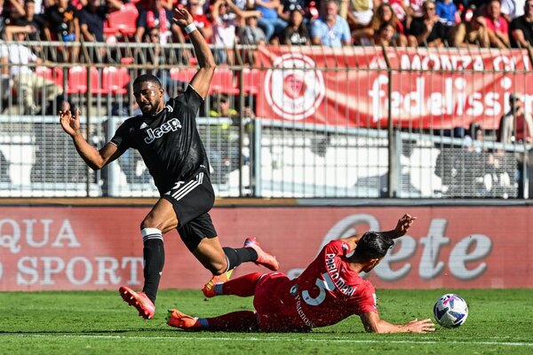 Juventus sigue en baja y esta vez cayó ante el modesto Monza