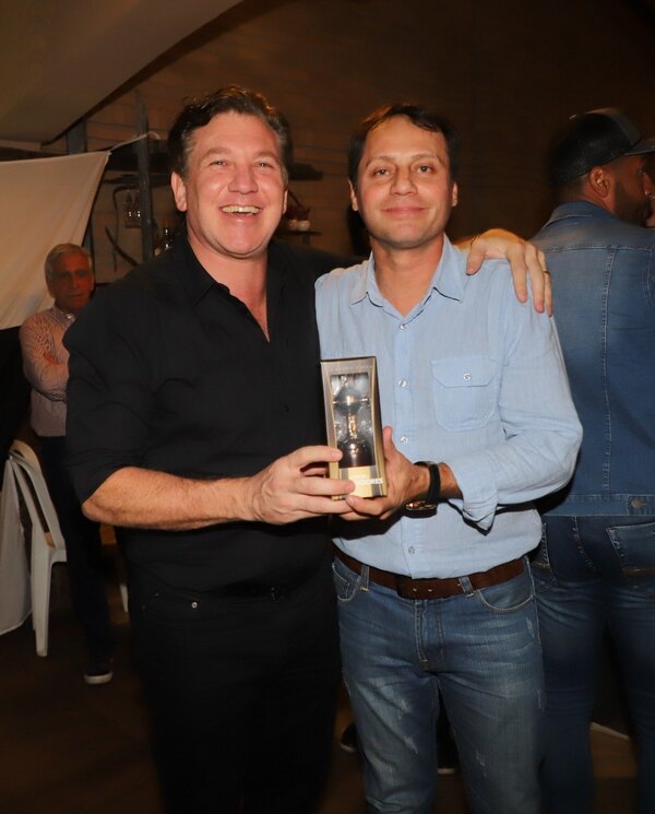 El último festejo de Néstor “Cachito” Espinoza con los campeones de América 2002