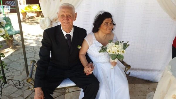 Abuelitos de un hogar de ancianos de Concepción se casan