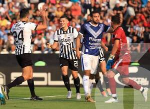 Crónica / [VIDEO] Libertad sufrió para ganar, pero sumó de a tres y ahora es puntero