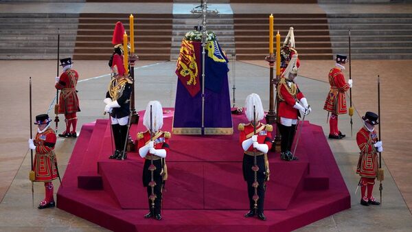 Inglaterra se prepara para el multitudinario adiós a la reina Isabel II este lunes