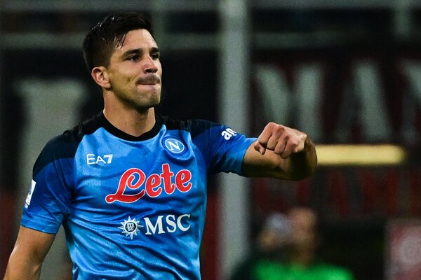 Nápoli deja sin invicto al Milan y se une al Atalanta en la cima de la Serie A