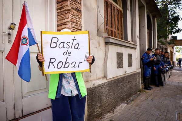 Intendentes usan royalties y Fonacide sin rendir, impunemente - Política - ABC Color