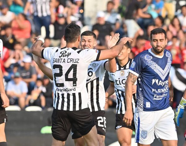 Libertad 2-Ameliano 1: El “Guma” descansa en la punta - Fútbol - ABC Color