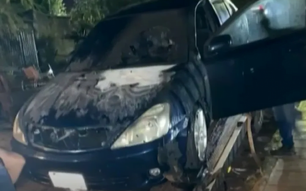 Desconocidos queman vehículo de una mujer en Ciudad del Este - Noticiero Paraguay