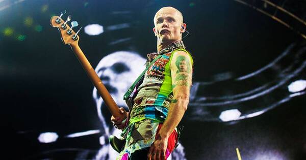La Nación / Flea de Red Hot Chili Peppers pidió tereré en Argentina