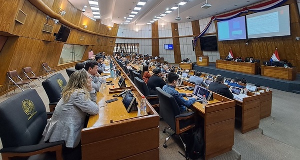 Convocan a sesión extraordinaria de Diputados para este martes con 10 puntos en agenda