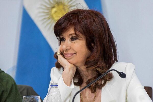 Argentina: defensa de Cristina Fernández inicia alegato en juicio de presunta corrupción - Mundo - ABC Color