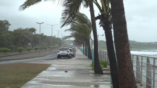 El huracán Fiona tocó tierra en la costa de República Dominicana con lluvias y vientos de más de 100 kilómetros por hora - .::Agencia IP::.