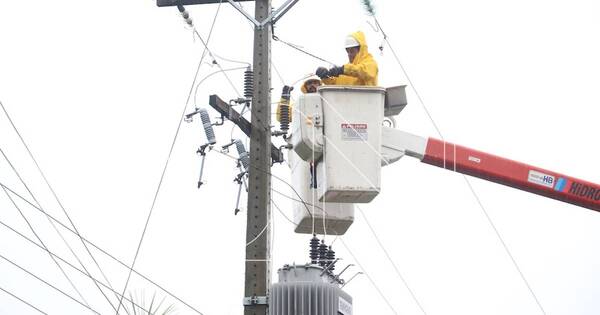 La Nación / Reportan cortes de energía eléctrica tras temporal
