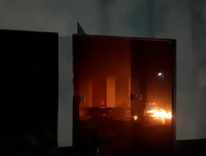 Incendio afecta Municipalidad de Carmelo Peralta y hablan de posible atentado · Radio Monumental 1080 AM