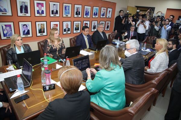 Fiscales y autoridades declaran ante Senadores sobre el avión iraní - Nacionales - ABC Color