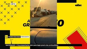 Camiones cisterna orillados sobre Acceso sur  - ABC Noticias - ABC Color