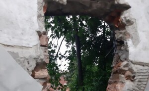 Retiró ventana de local comercial e ingresó a robar