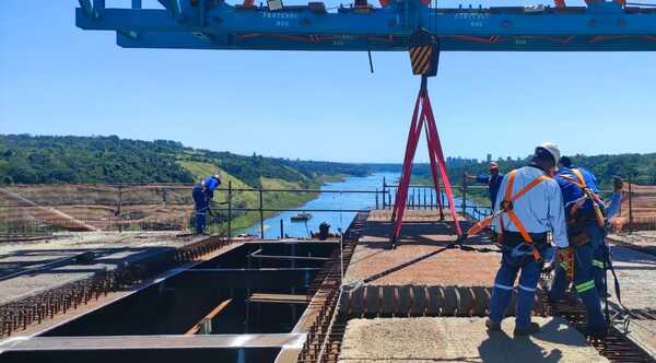 Calzada del Puente de la Integración ya cuenta con el total de losetas de hormigón previstas - .::Agencia IP::.